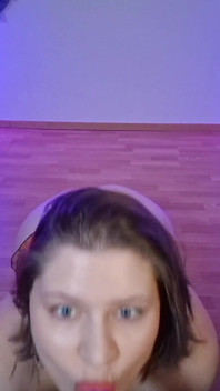 Heks. Pijpen Op De Knieën. Monsterdildo