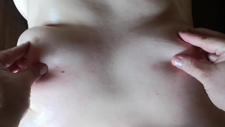 Bouncy Tits Action: Göğüslerime masaj yaptır