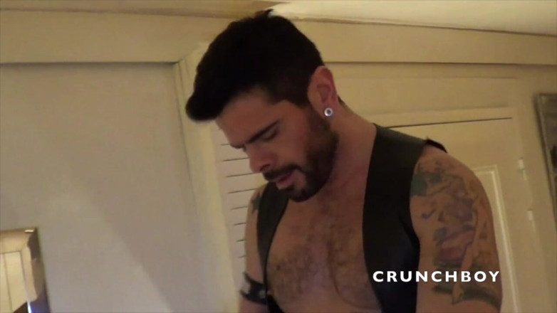 Kinky Bareback Boys: Hard fist and bareback sex with friends