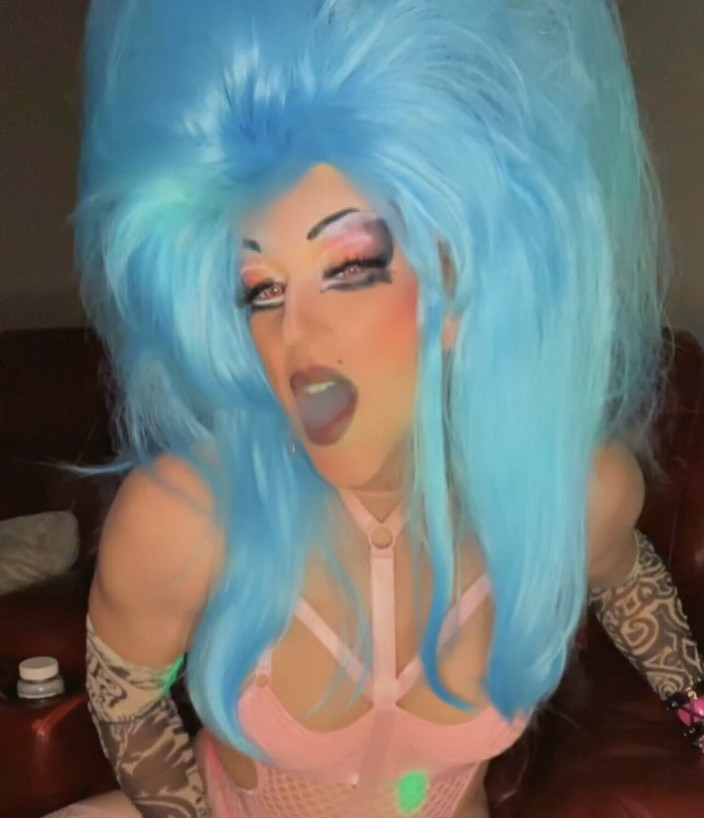 Shelly Robertss: 我亲吻了一个女孩，我喜欢它