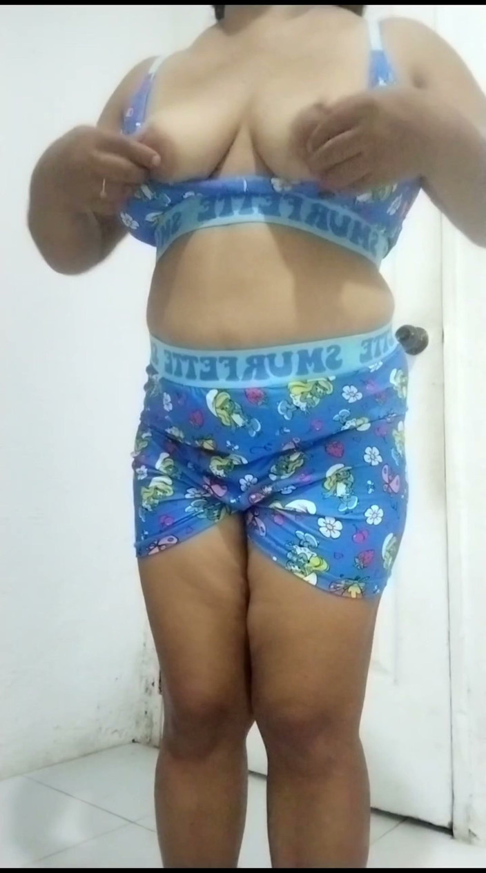 Creamyjoy: Sexy Filipina MILF, Shaking, Rubbing, &amp; Smacking Her Big Smurf Ass &amp;...