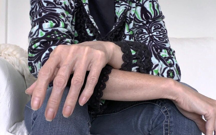 Lady Victoria Valente: Kuku jari semula jadi tangan yang cantik