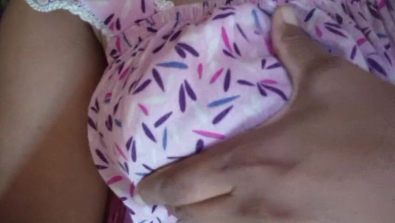 Miya White: Sri Lankas berömda skådespelerska Anne i sängen tid dunkar hennes...