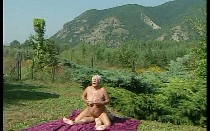 Xfamster: Blonde granny banged and jizzed on tits outdoors