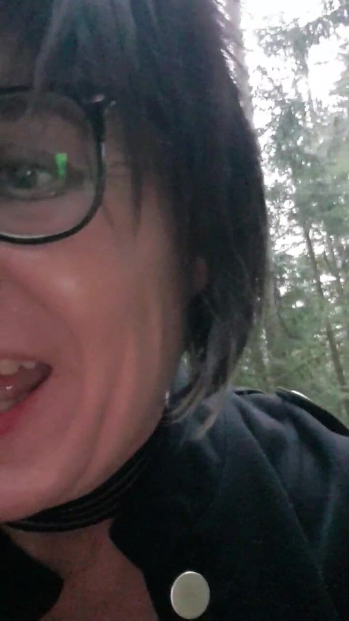 JulieEroticDress: Pancutan mani berisiko di luar rumah