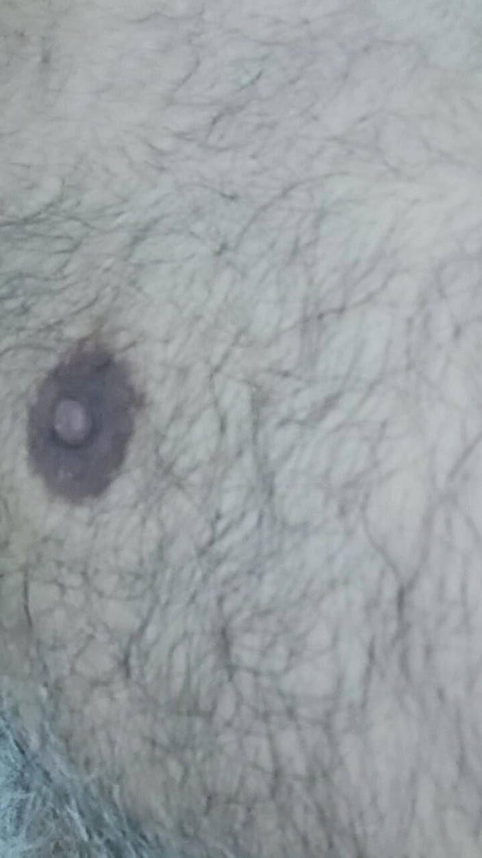 Daddy Dude: Papà Indiano Sdraiato Sul Letto Stuzzica E Posa per Te