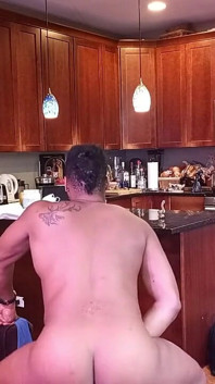 Striptease! Kennie Jai se dezbracă și ejaculează pentru tine!