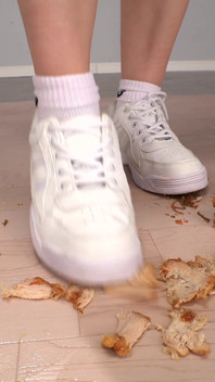Hinami Ishikawa, coup de coeur ludique pour la nourriture : délice de baskets et de chaussettes