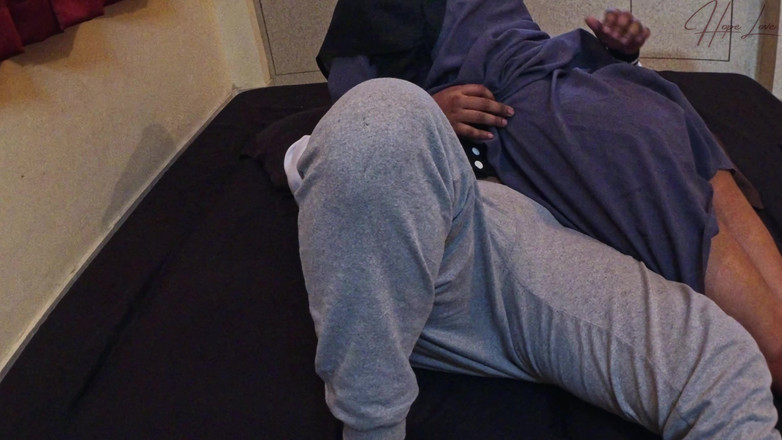 Hope Love: 大きなお尻のヒジャーブの女性は、夫がいないときに彼氏と夜のセックスが大好きです