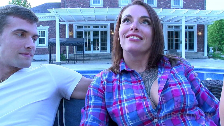 Private Society: Memek sempit cewek ini dicrot di dalam