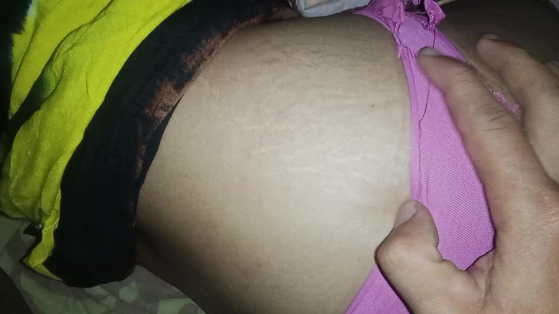 Citra: Te strecori în camera mamei vitrege, unde este parcată limuzina, relaxat