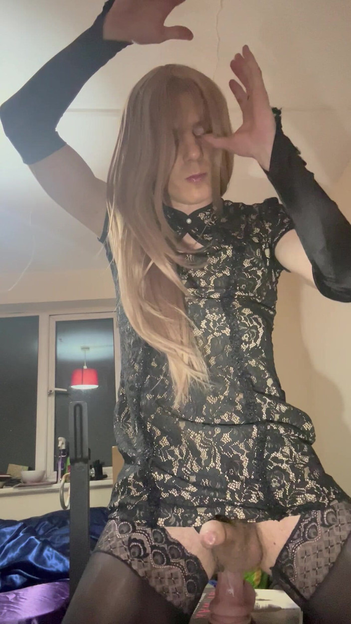 Jessica silk: Jess Silk डिल्डो की सवारी करती है