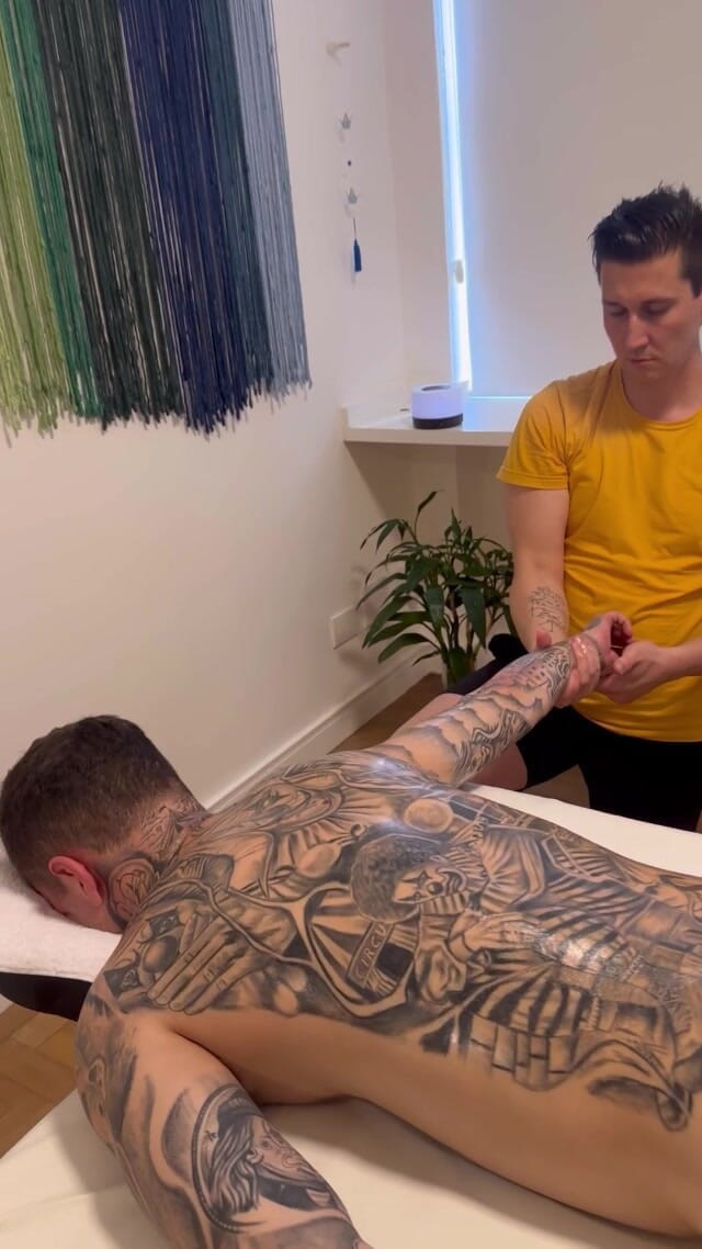 ErickDiaz: Menerima Urutan Tantra Buat Kali Pertama