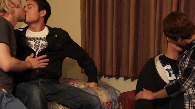 THE BIG BULGE STUDIO: Puta follada duro b su amigo en orgía