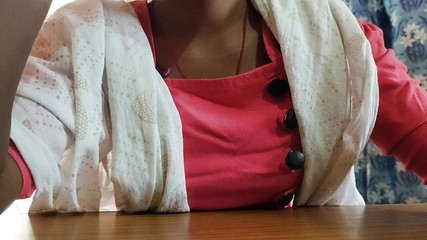 priya324: Дівчата тиснуть цицьки в офісі