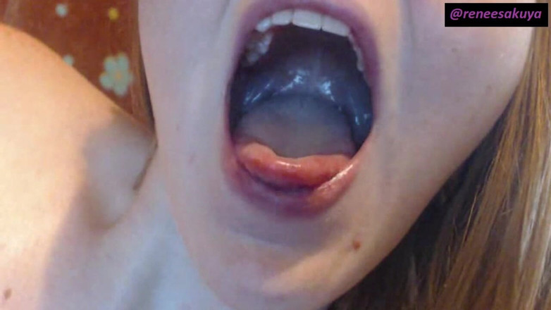Renee Sakuya: Uvnitř mých úst bolí v krku