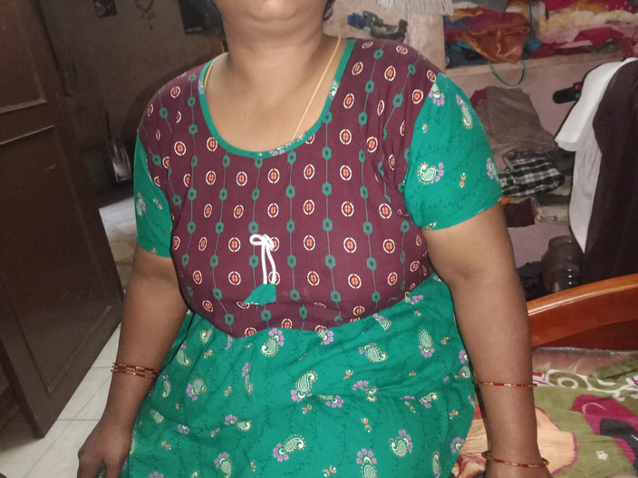 Tamil Anti Uma: Моєї дружини немає, і я кладу палець на неї, а анандам на колінах