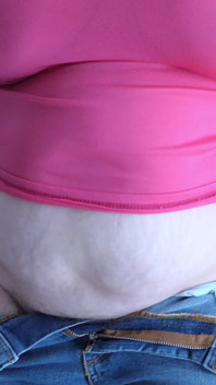 Perfekte natürliche behaarte MILF mit dicken titten