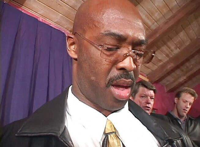 Cryptostudios: Remaja pirang mengisap kontol kurcaci yang masuk ke rumahnya