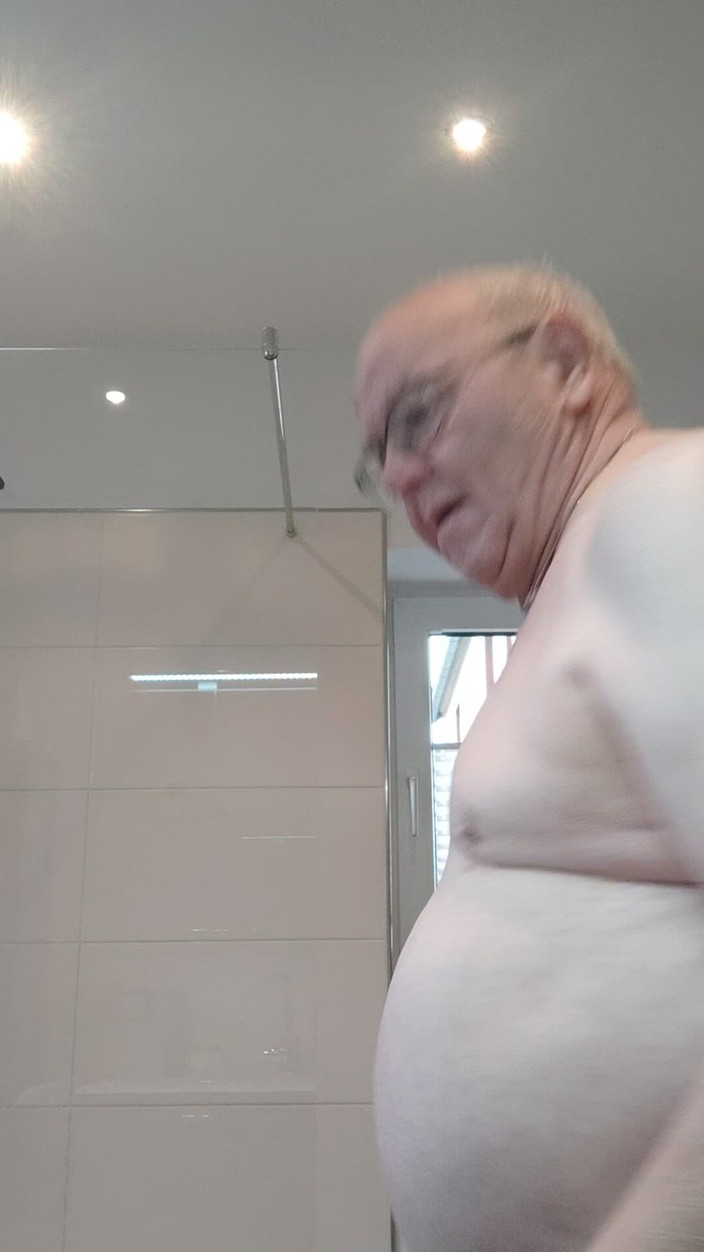 Karlchengeil: Nadržená bradavka Plax