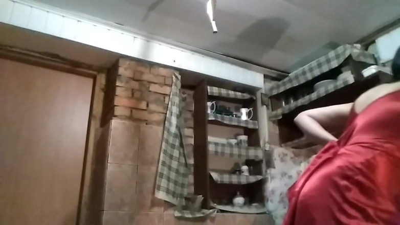 Sexy Milf: Full big glass of piss after long despeartion