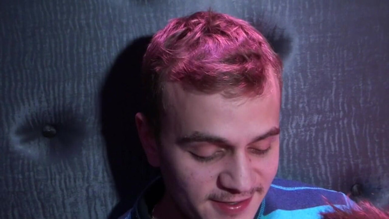 STRAIGHT BOY CURIOUS: Theo ošukaný sexy nejlepším blonďatým twinkem