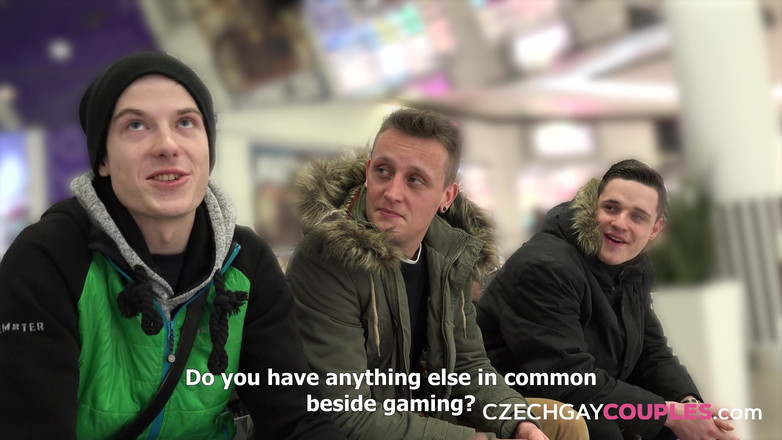 Czech Gay Couples: České gay páry 7 děvky z nákupního centra - Hetero Bro roztrhne...