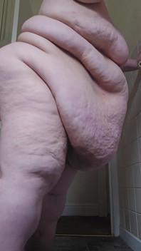 SsBBw gigante che cammina verso di te