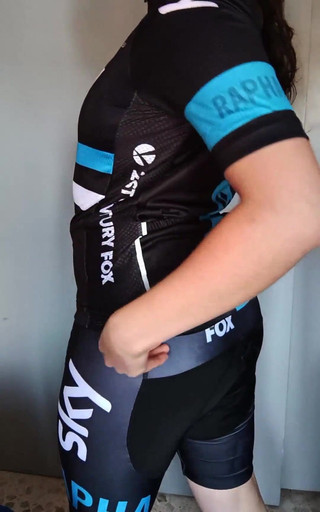 Candy Camille: Spinnende vrouw warmt op na de les