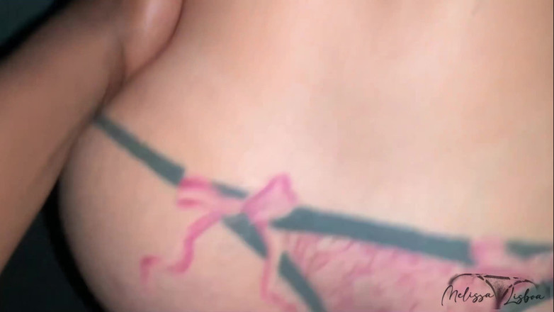 MaikinhoLisboa: У темряві балкона з моєю гарячою мачухою повія хоче віддати хутро сусідці.