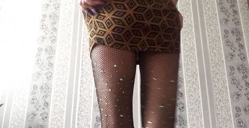 Not White Cat: Siswi nakal ini lagi asik muasin itilnya pakai rok mini