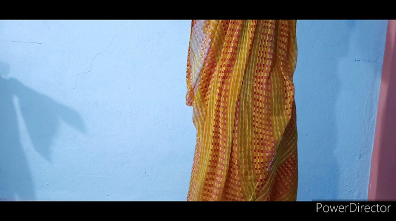 LovedSunsine1990: Não havia ninguém em casa, então ele usava a roupa...