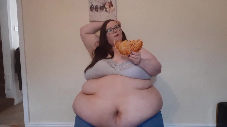 SSBBWLadyBrads: SSBBW pizza stuffing on office chair