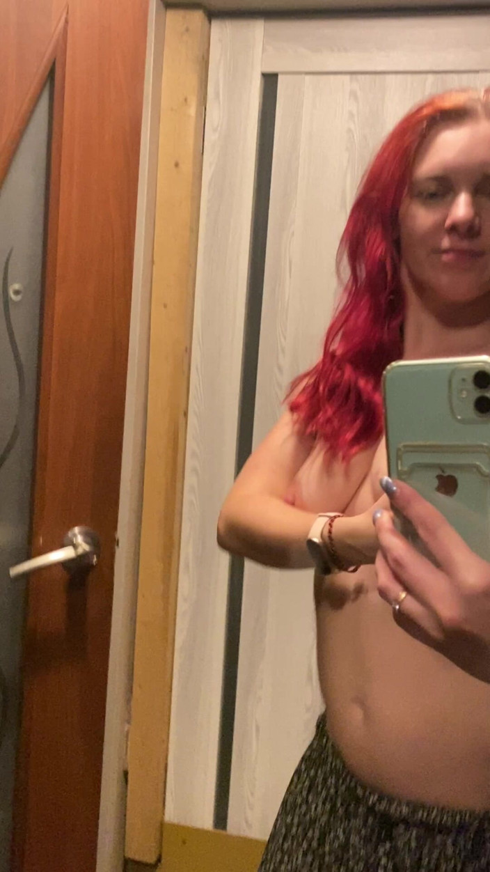 Hairy couple: Redhead MILF Showed Her Big Muscles in Front of Mirror