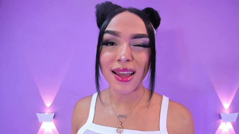 Brittany Gil: Сексуальні Соковиті Губи