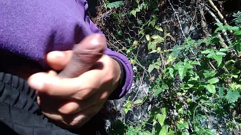 AlexAlejandro13: İşeme ve Herkese Açık Gösterme