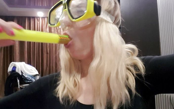 Larisa Cum: Mask and snorkel! I suck deep