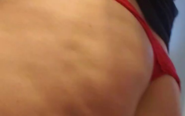 Bumble studio: Sto solo iniziando con questo culo grasso.