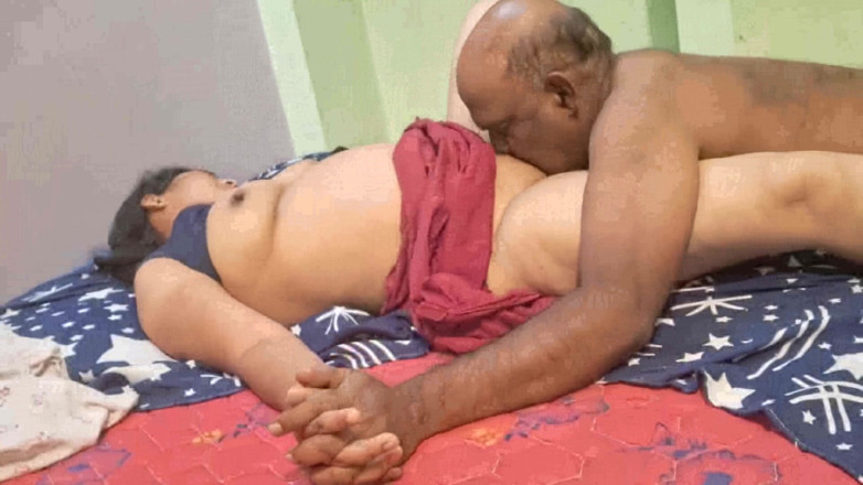 Sexy sindu: Soție frumoasă și sexy țâțe suge pula