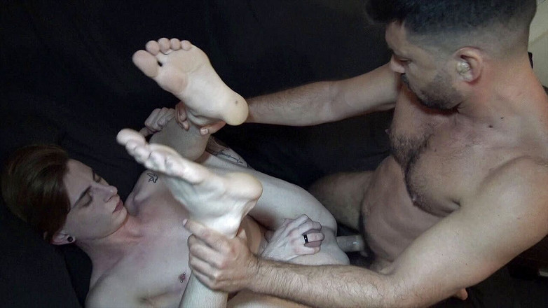 SEX WITH STRAIGHT BOY CURIOUS: Cewek seksi perancis kembar dientot tanpa kondom sama ayahnya sendiri