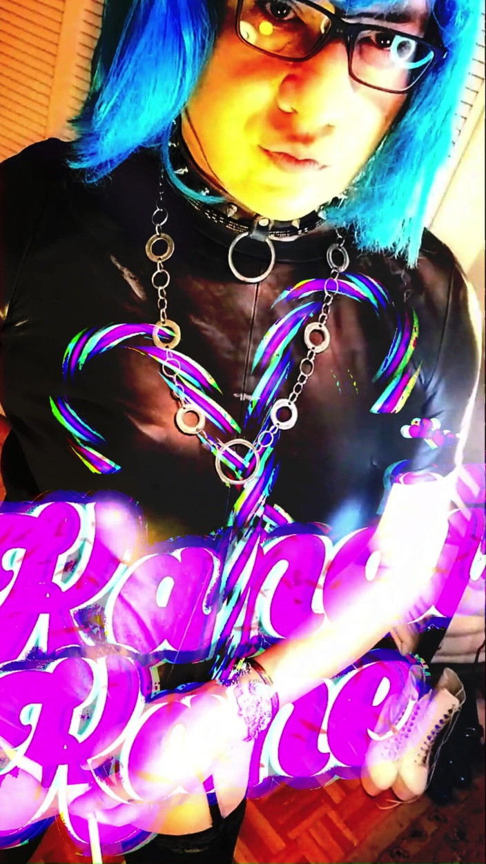 kandiKane: Сексуальна бразильська сіссі Канді трахає її дупу, порномузикальне відео