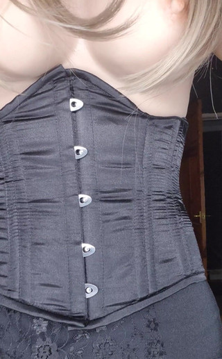 JessicaXD: Vuoi sborrare sulle mie tette di gomma?