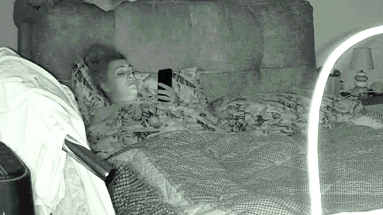 Chupita84: Żona przyłapana na rozmowie podczas masturbacji