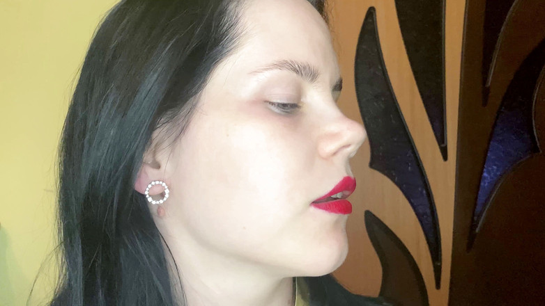 Anna Sky: スローモーションと4Kの巨大な女性