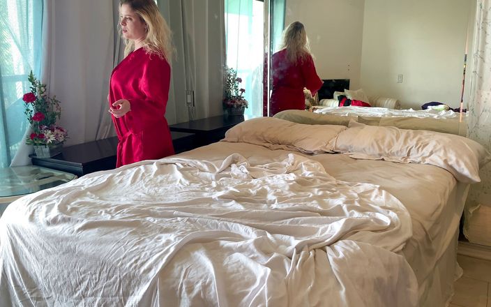 Erin Electra: Madrastra y hijastro tienen que compartir una cama
