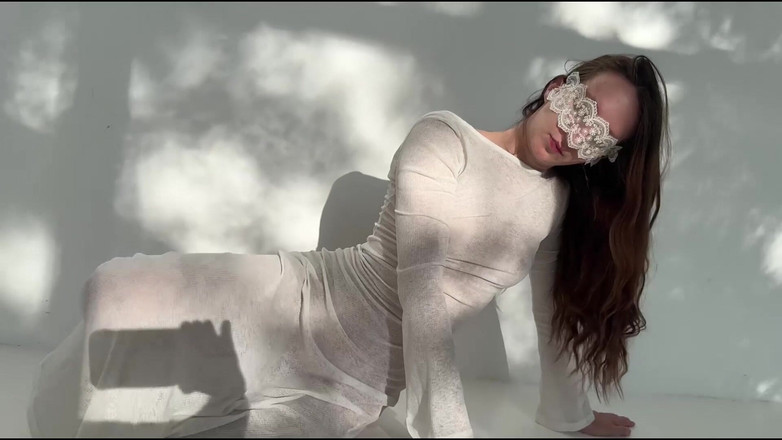 Skinny_lady69: Sexy dea stretching con maschera