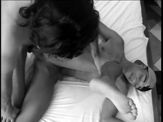 Gays Case: Un tip alb se apleacă și își umple curul tânăr și strâmt cu...