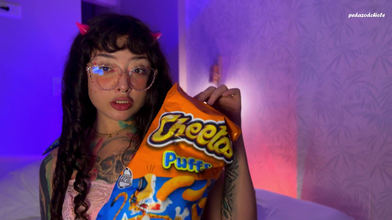 Pedazodchicle: Gantess te lasă să vezi mâncarea lui mestecată și burps