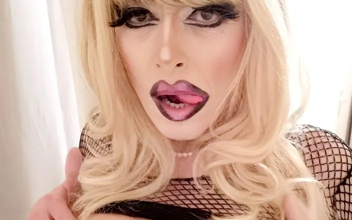 PoppyBimbo: Ass Breaking