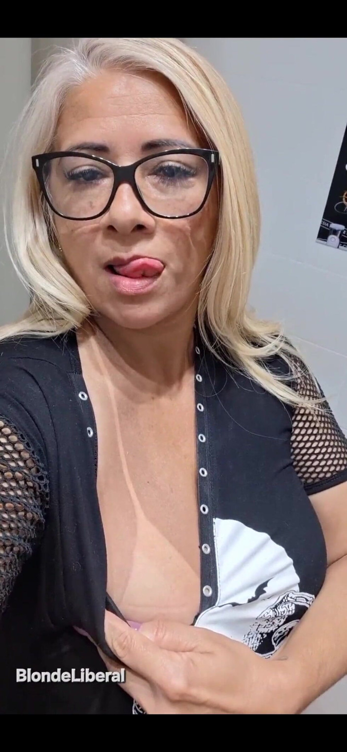 BlondeLiberal: Getting a Tan and Looking Even Hotter for You, My...